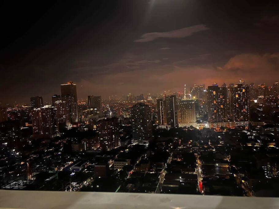 Breeze Residences - 1Br Unit With Balcony -Top Floor 마닐라 외부 사진
