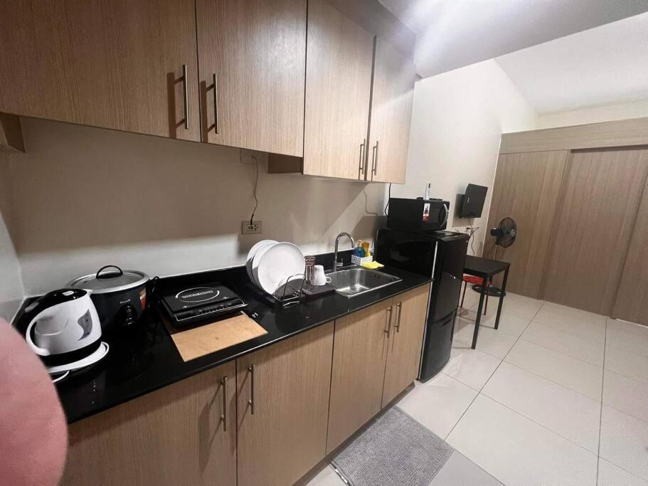 Breeze Residences - 1Br Unit With Balcony -Top Floor 마닐라 외부 사진