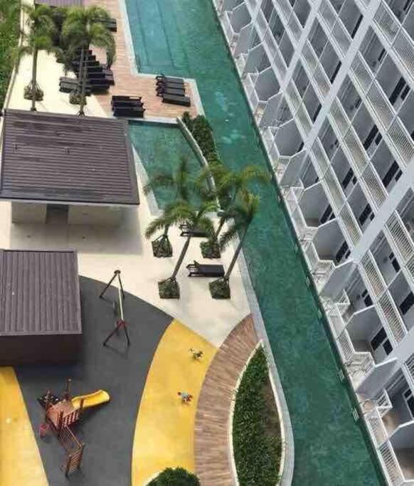 Breeze Residences - 1Br Unit With Balcony -Top Floor 마닐라 외부 사진