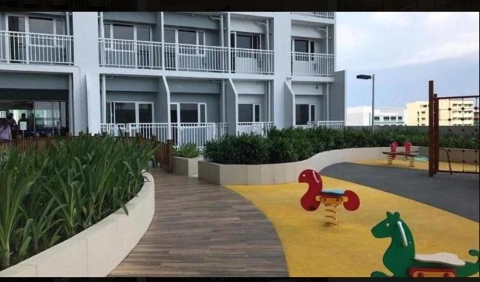 Breeze Residences - 1Br Unit With Balcony -Top Floor 마닐라 외부 사진