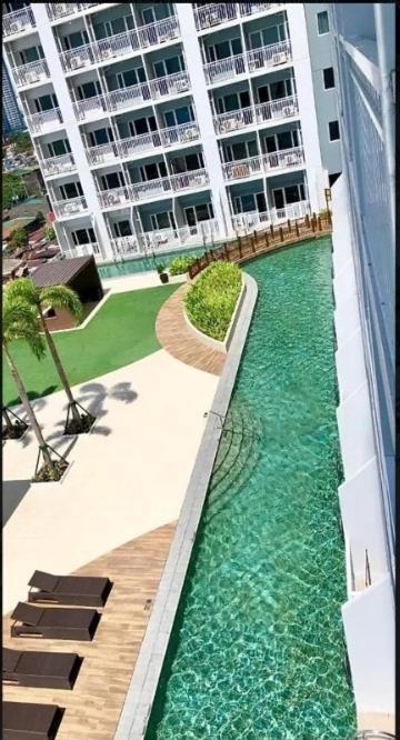 Breeze Residences - 1Br Unit With Balcony -Top Floor 마닐라 외부 사진