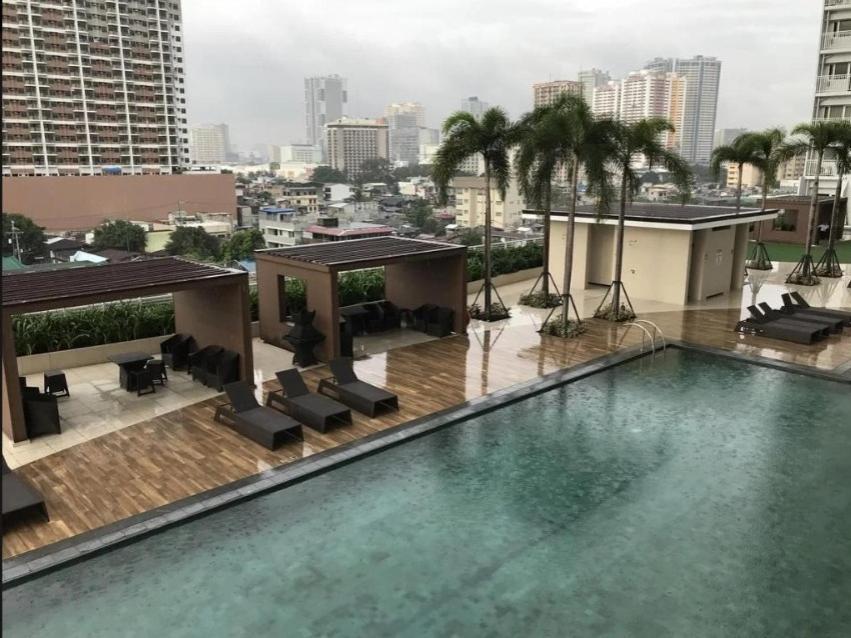Breeze Residences - 1Br Unit With Balcony -Top Floor 마닐라 외부 사진