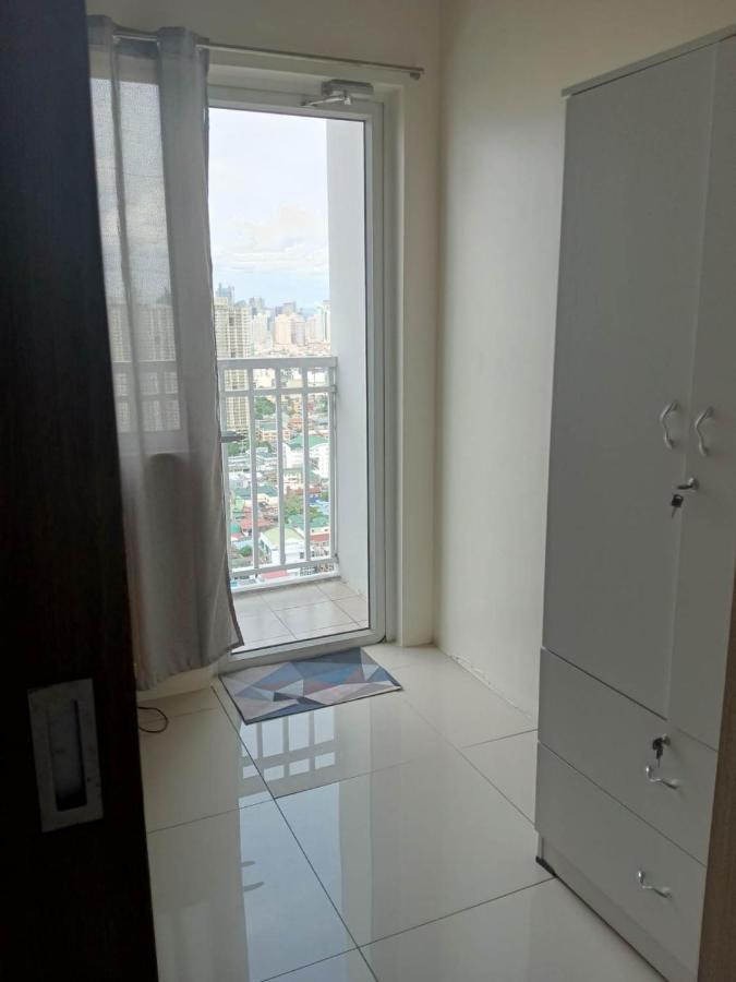 Breeze Residences - 1Br Unit With Balcony -Top Floor 마닐라 외부 사진